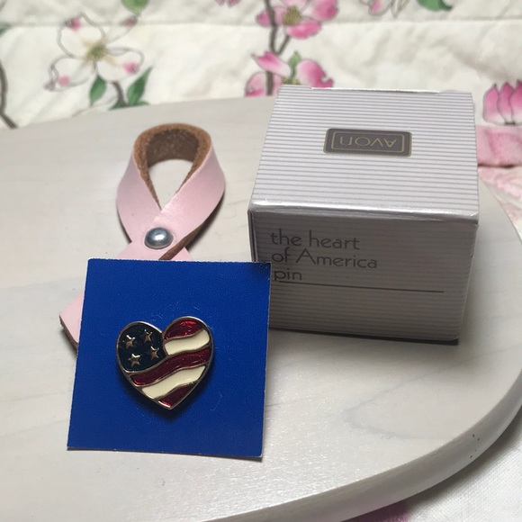 NWT Avon The heart of America Pin - Picture 1 of 3
